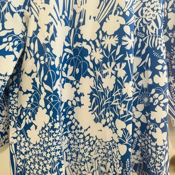Tuckernuck Blue and White Graphic 3/4 Sleeve Blouse - Picture 5 of 10